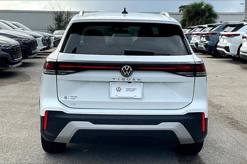 2025 Volkswagen Tiguan 2.0T SE