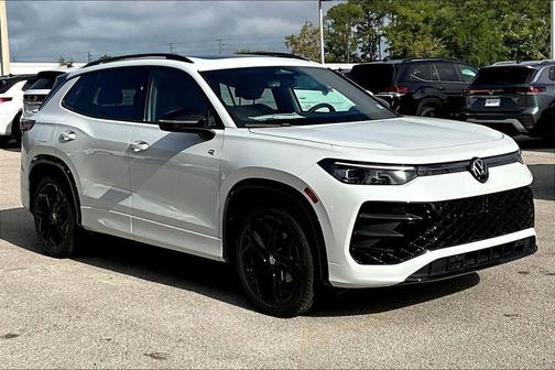 White Pearl 2026 Volkswagen Tiguan 2.0T SE R-Line Black