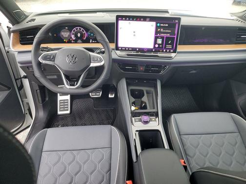 White Pearl 2026 Volkswagen Tiguan 2.0T SEL R-Line 4MOTION