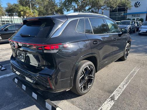 2025 Volkswagen Tiguan 2.0T SEL R-Line 4MOTION