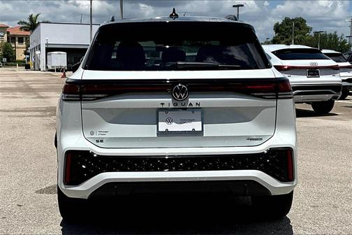 2025 Volkswagen Tiguan 2.0T SE R-Line Black 4MOTION