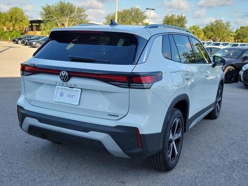 2025 Volkswagen Tiguan 2.0T SE 4MOTION