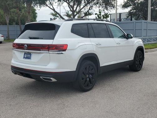 Opal White Pearl 2026 Volkswagen Atlas 2.0T SE w/Technology