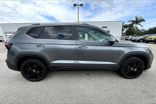 2025 Volkswagen Taos 1.5T SE