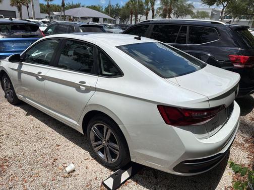 Opal White Pearl 2023 Volkswagen Jetta 1.5T SE
