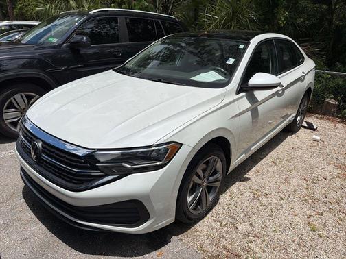 Opal White Pearl 2023 Volkswagen Jetta 1.5T SE