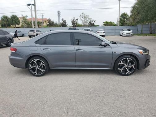 2022 Volkswagen Passat 2.0T R-Line