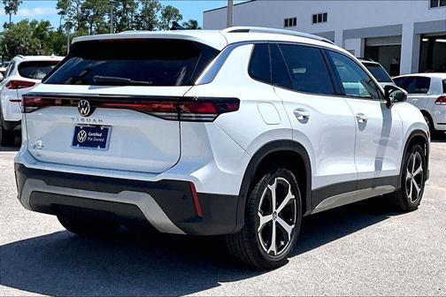 Pure White 2026 Volkswagen Tiguan 2.0T SE