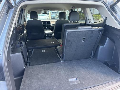 2025 Volkswagen Atlas 2.0T SE w/Technology 4MOTION