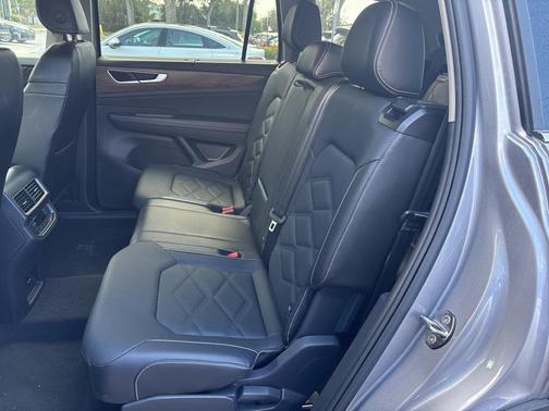 2025 Volkswagen Atlas 2.0T SE w/Technology 4MOTION