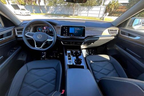 2025 Volkswagen Atlas 2.0T SE w/Technology 4MOTION