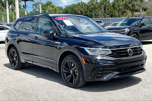 Deep Black Pearl 2023 Volkswagen Tiguan 2.0T SE R-Line Black