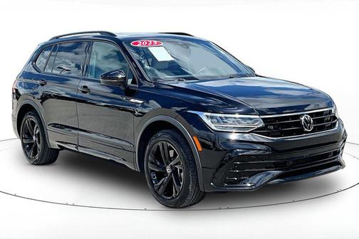 Deep Black Pearl 2023 Volkswagen Tiguan 2.0T SE R-Line Black