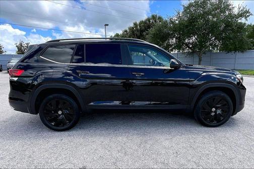 Deep Black 2024 Volkswagen Atlas 2.0T SE w/Technology