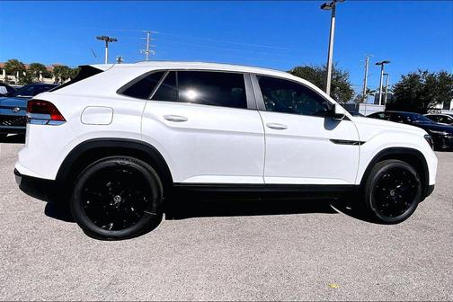 White Pearl 2026 Volkswagen Atlas Cross Sport 2.0T SE w/Technology