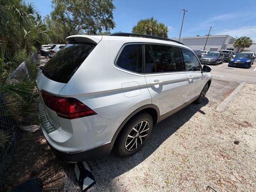 Pure White 2021 Volkswagen Tiguan 2.0T SE