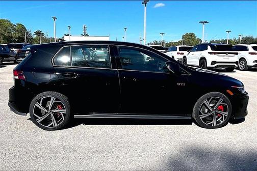 2026 Volkswagen Golf GTI 2.0T SE DSG