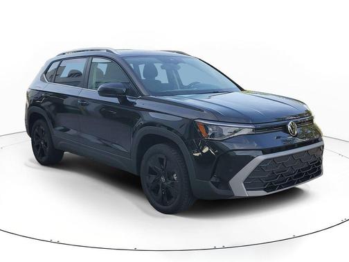 Deep Black Pearl 2026 Volkswagen Taos SE