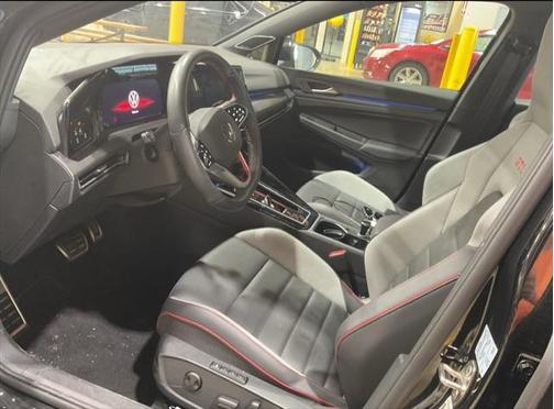 2024 Volkswagen Golf GTI 2.0T SE DSG