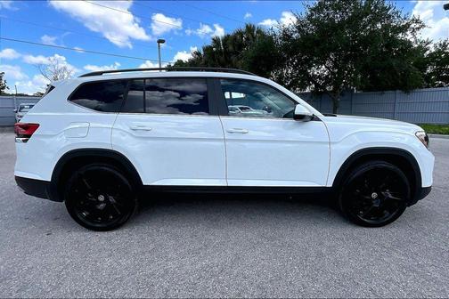 Pure White 2025 Volkswagen Atlas 2.0T SE w/Technology