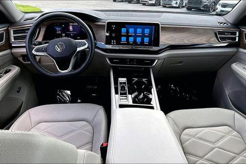 Pure White 2025 Volkswagen Atlas 2.0T SE w/Technology