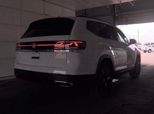 Pure White 2025 Volkswagen Atlas 2.0T SE w/Technology