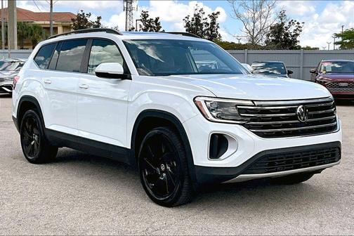 Pure White 2025 Volkswagen Atlas 2.0T SE w/Technology