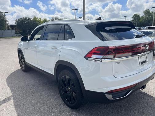 2025 Volkswagen Atlas Cross Sport 2.0T SE w/Technology 4MOTION