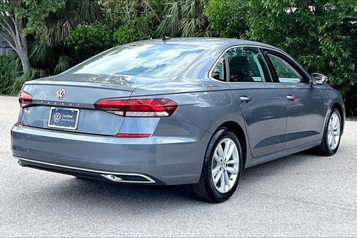 Platinum Gray Metallic 2020 Volkswagen Passat 2.0T SE