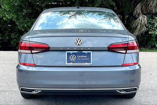 Platinum Gray Metallic 2020 Volkswagen Passat 2.0T SE