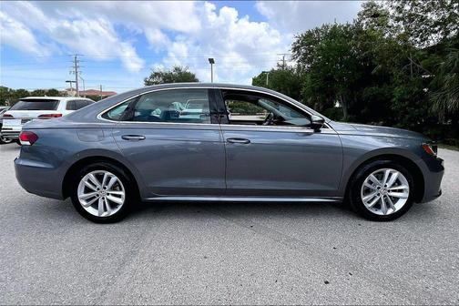 Platinum Gray Metallic 2020 Volkswagen Passat 2.0T SE