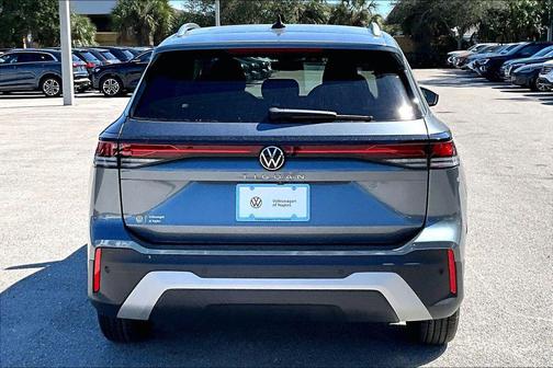 Platinum 2026 Volkswagen Tiguan 2.0T S