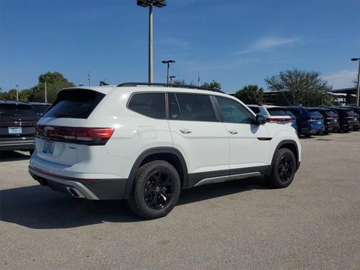 2025 Volkswagen Atlas 2.0T Peak Edition