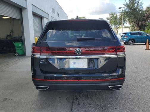 deep black pearl 2026 Volkswagen Atlas 2.0T SE
