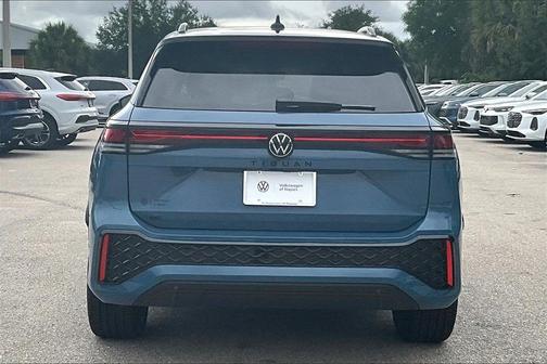 2025 Volkswagen Tiguan 2.0T SE R-Line Black