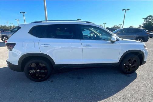 2026 Volkswagen Taos SE