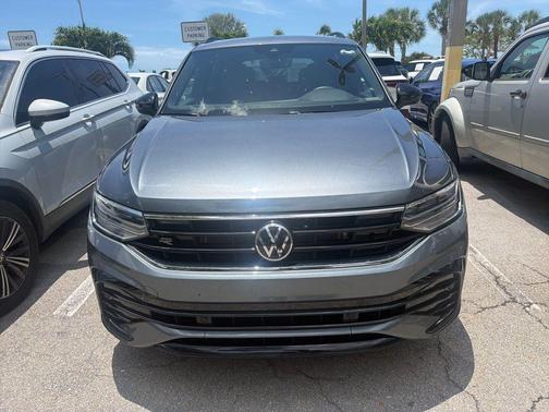 Platinum Gray Metallic 2023 Volkswagen Tiguan 2.0T SE R-Line Black