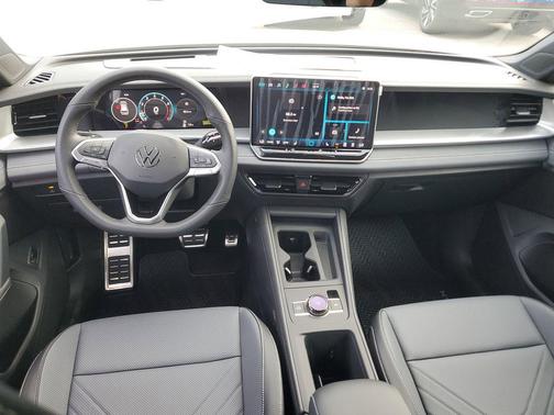 Sandstone 2026 Volkswagen Tiguan 2.0T SE R-Line Black
