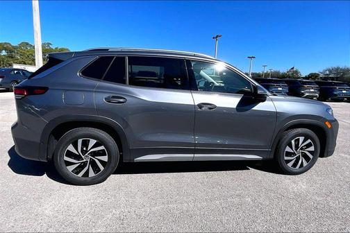 Platinum 2026 Volkswagen Tiguan 2.0T S
