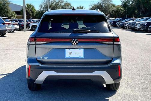 Platinum 2026 Volkswagen Tiguan 2.0T S