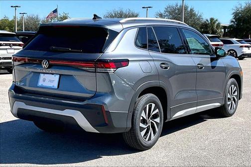 Platinum 2026 Volkswagen Tiguan 2.0T S