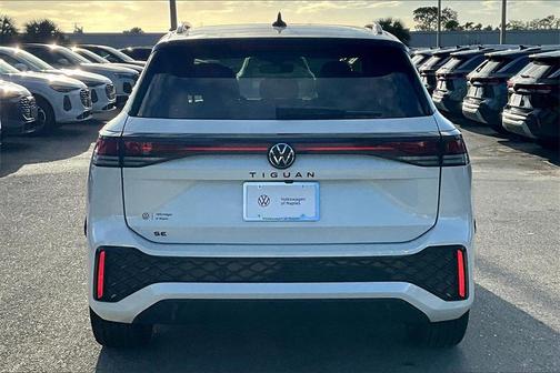 2025 Volkswagen Tiguan 2.0T SE R-Line Black