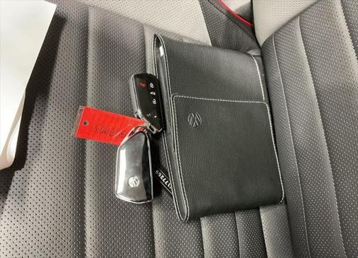 2024 Volkswagen Golf GTI 2.0T SE DSG
