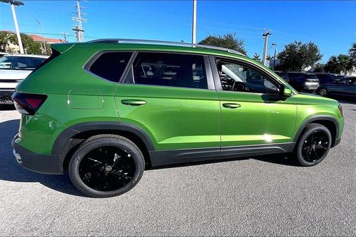 2026 Volkswagen Taos SE