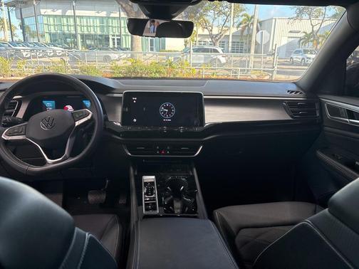 2024 Volkswagen Atlas Cross Sport 2.0T SE w/Technology