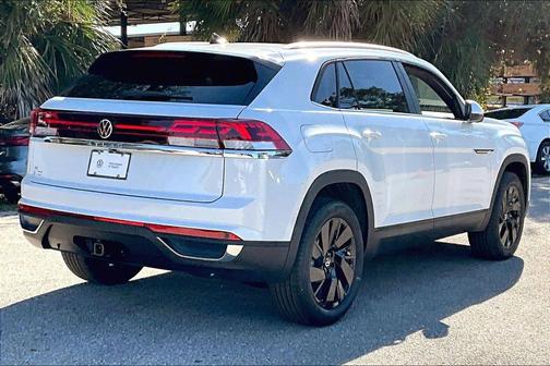 White Pearl 2026 Volkswagen Atlas Cross Sport 2.0T SE w/Technology