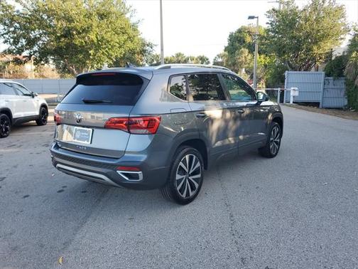 2024 Volkswagen Taos SE