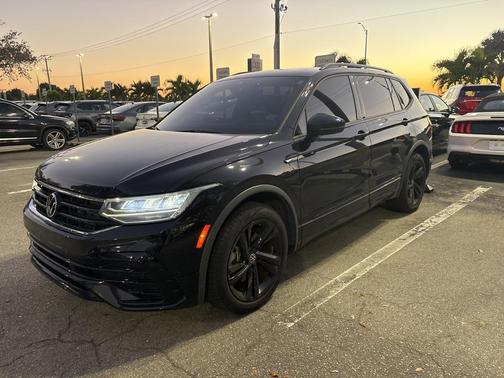 2023 Volkswagen Tiguan 2.0T SE R-Line Black