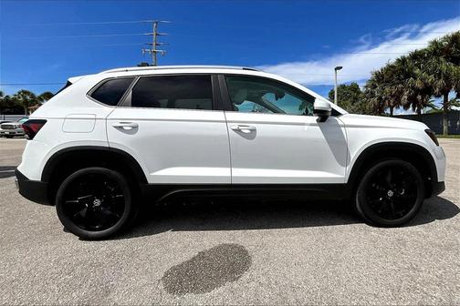 2025 Volkswagen Taos 1.5T SE
