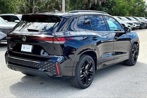 2026 Volkswagen Tiguan 2.0T SE R-Line Black